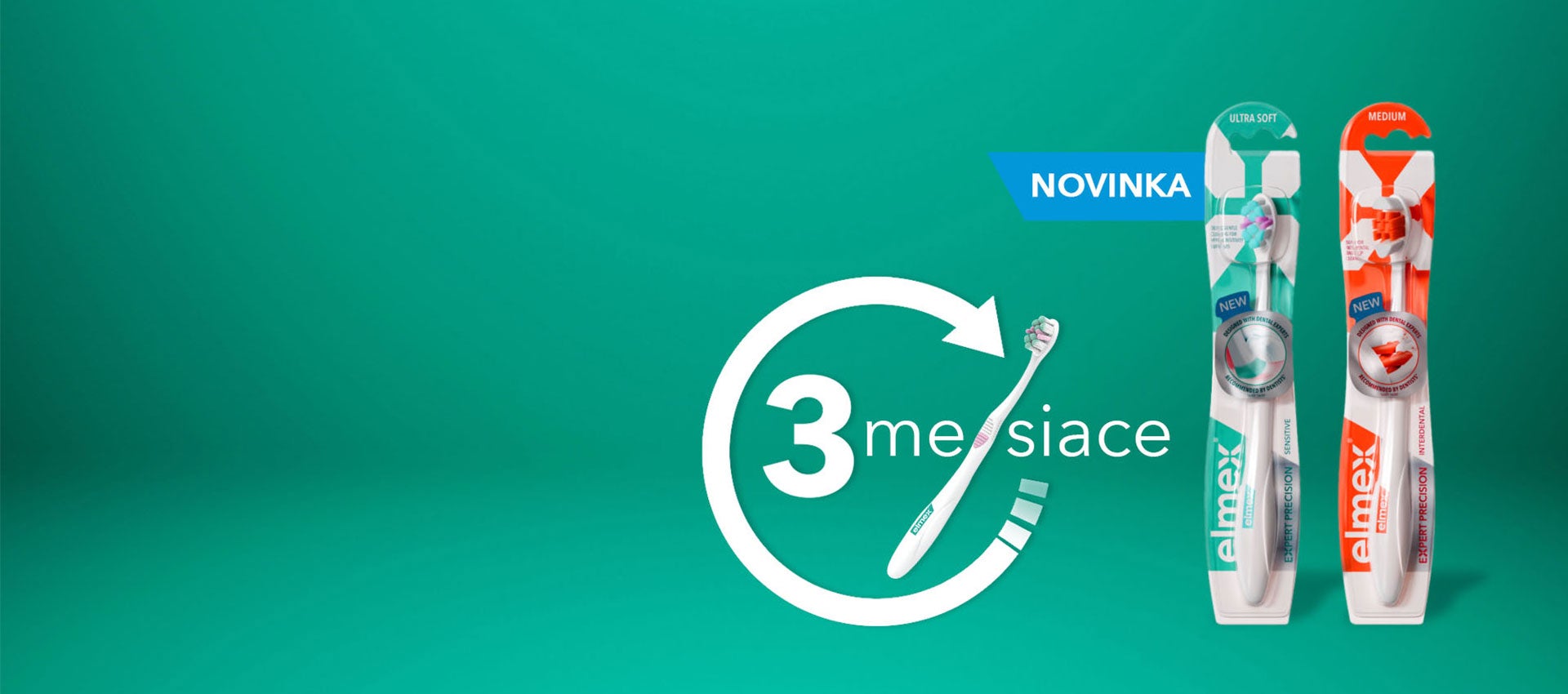 Pacientka s úsmevom komunikuje s dentálnou hygieničkou.